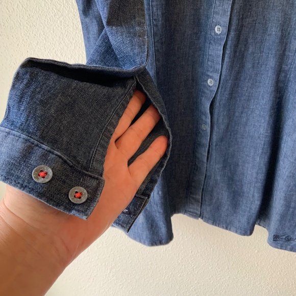 LIKE NEW! Woolrich Button Down Denim Shirt Size Large - Picture 3 of 9